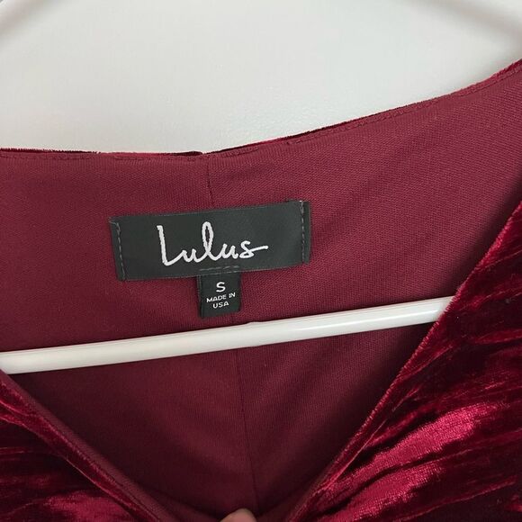 In a Gleam Burgundy Velvet Dress - Picture 6 of 7